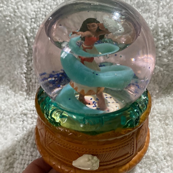 Disney Moana musical water globe with pullout tray